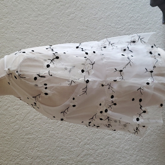 Sheer floral peplum top - Picture 3 of 5